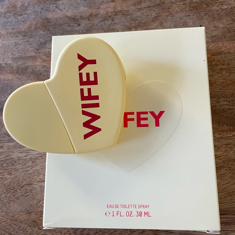 KKW FRAGRANCE WIFEY